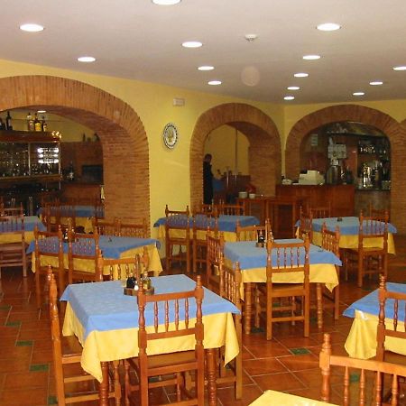 Hostal-Restaurante El Paisano Guadalema de los Quinteros 外观 照片