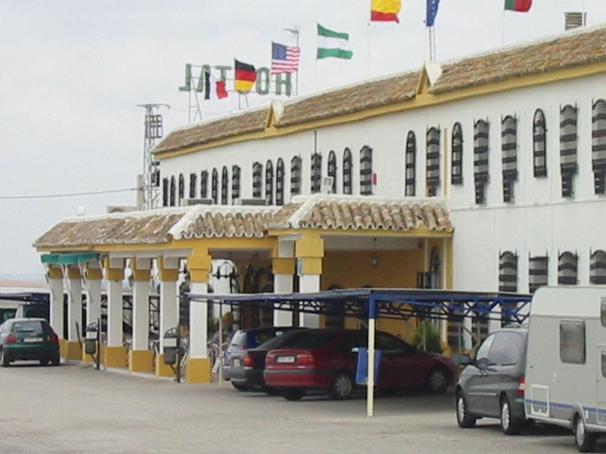 Hostal-Restaurante El Paisano Guadalema de los Quinteros 外观 照片