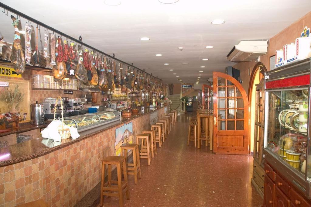 Hostal-Restaurante El Paisano Guadalema de los Quinteros 外观 照片